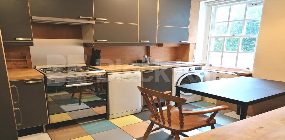 			LET , 2 Bedroom, 1 bath, 1 reception Apartment			 Albion Avenue, Clapham North/Stockwell